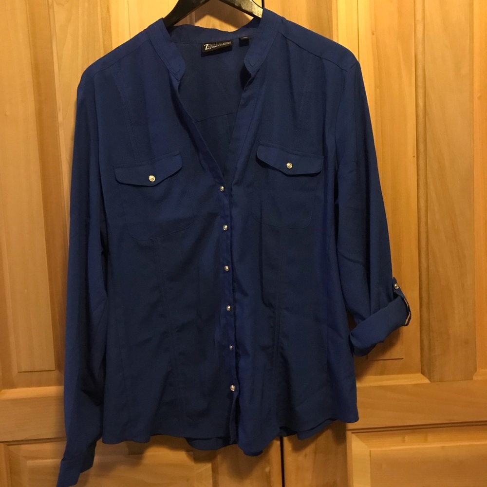 💚Royal blue button front blouse NY&C